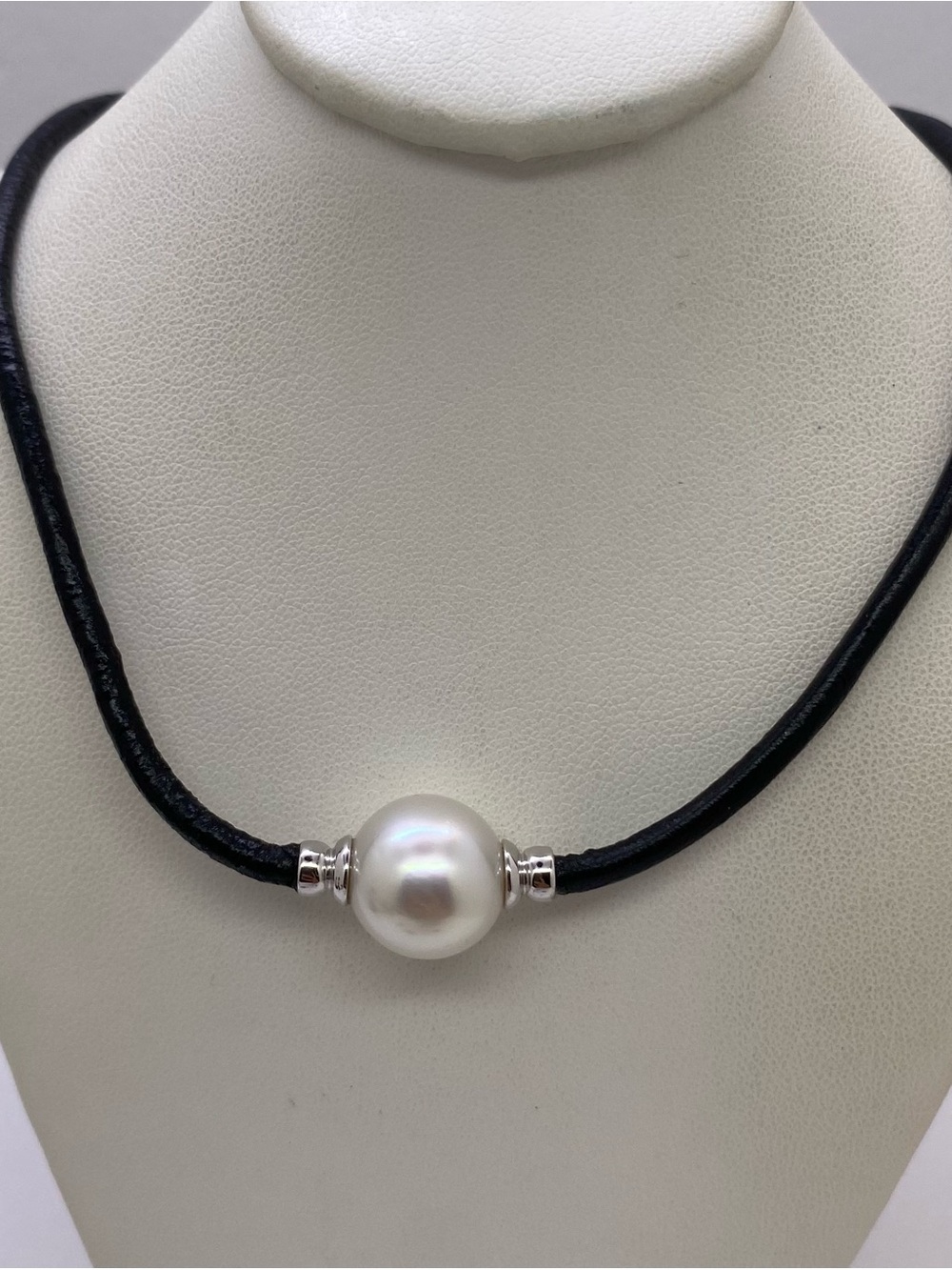 Classic Genuine 14mm. White Pearl Leather Choker Necklace